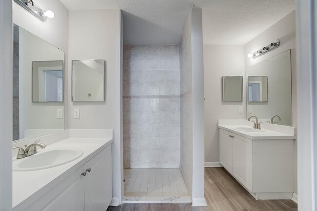 Foto del edificio - 9242 Roan Ln