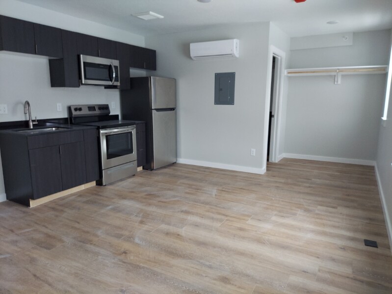 Foto principal - 729 Center St