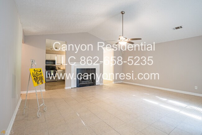 Foto del edificio - 220 Splitwood Ln