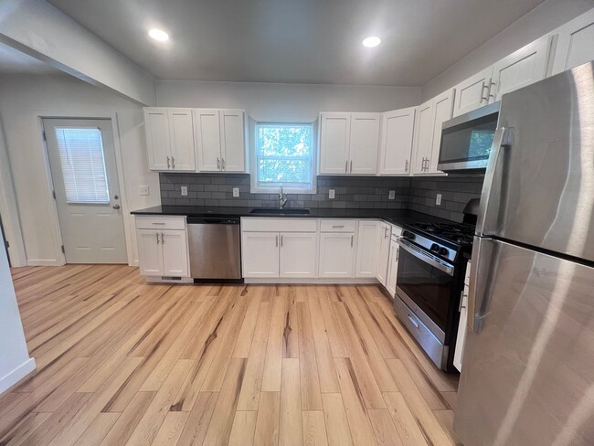 Building Photo - Charming 3-Bedroom Home in Grand Rapids!