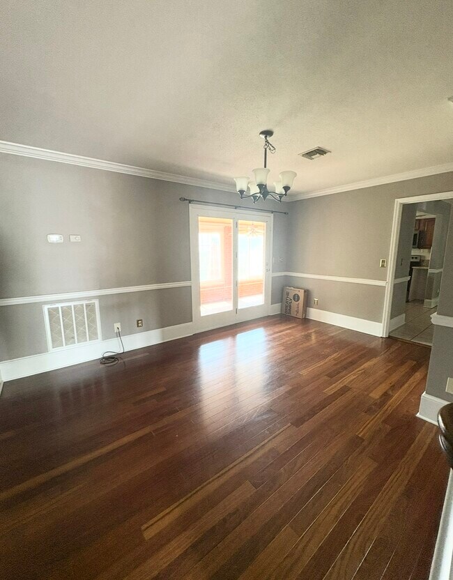 Foto del edificio - 2734 E Oakland Ave