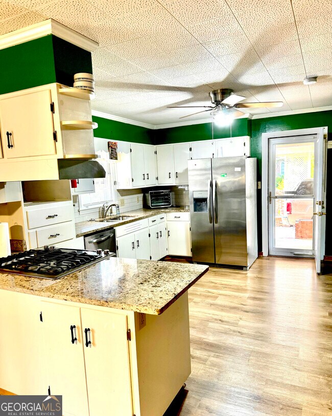 Building Photo - 3716 Wynnwood Dr