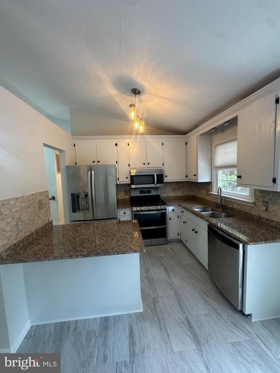 Building Photo - 74 Clarion Dr