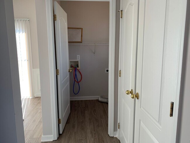 Foto del edificio - 5520 Wedgegate Dr