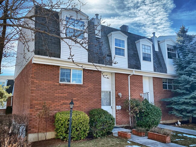 Building Photo - 676 E Williamsburg Park Cir