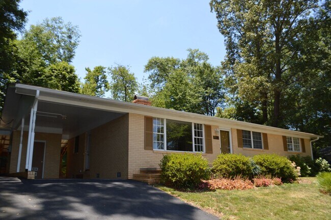 Foto del edificio - 3 Bedroom, 2 Bathroom Home Near Clemson University