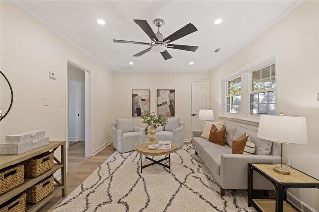 Building Photo - Awesome 2bed/1ba Duplex near Duke University