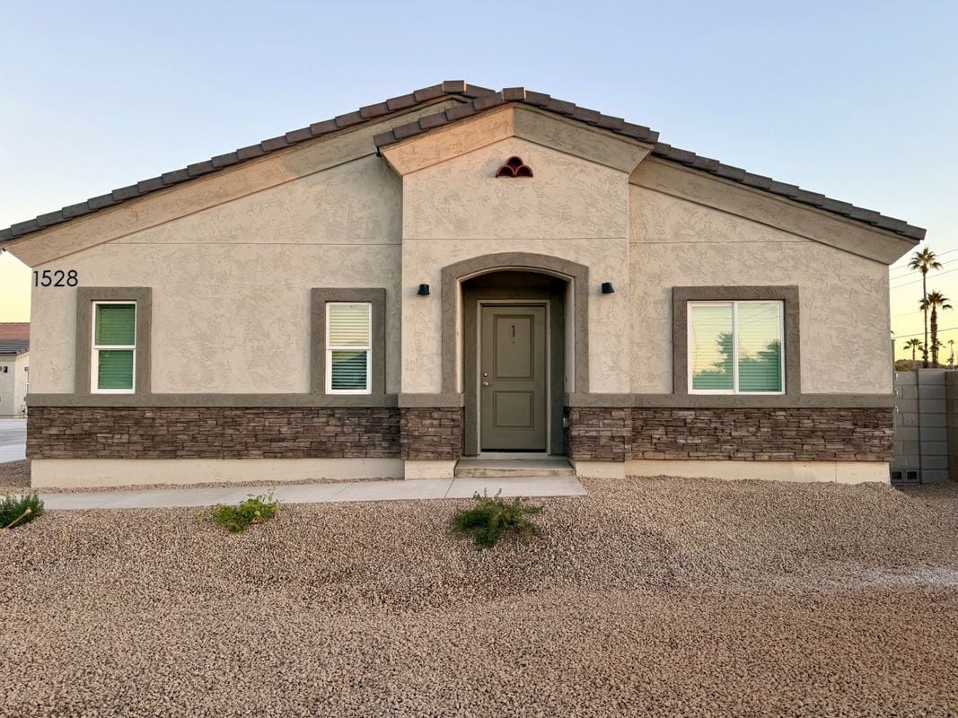 Foto principal - 1528 E Grovers Ave