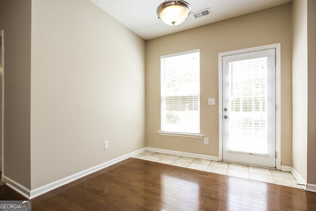 Foto del edificio - 3404 Silver Stream Way NW