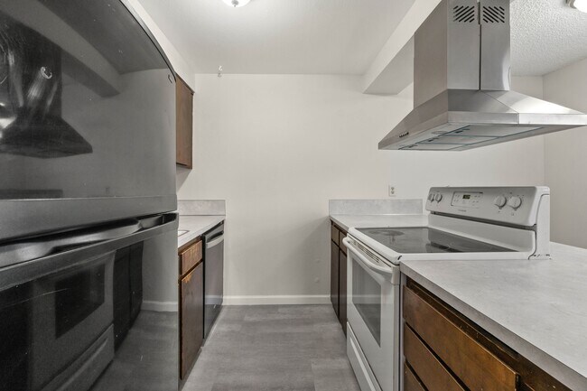 Building Photo - 325 N 29th Ave