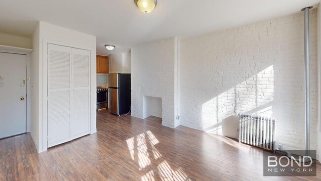 Building Photo - 43 E 1st St