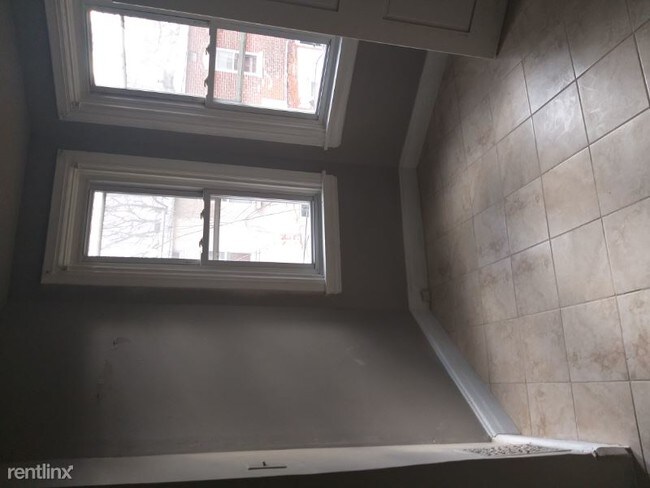 Building Photo - 2 br, 1 bath Apartment - 1014 N Adams St