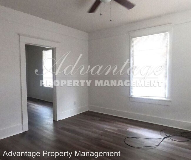 Building Photo - 3 br, 1.5 bath House - 1531 Oakwood St.