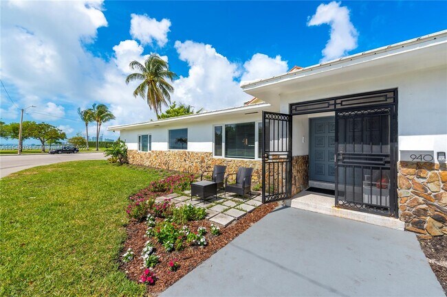 Building Photo - 940 NE 71st St