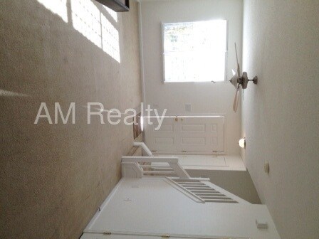 Building Photo - 127 Summerwood Dr