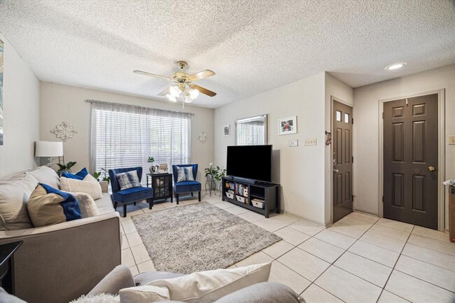 Building Photo - 1311 Antoine Dr