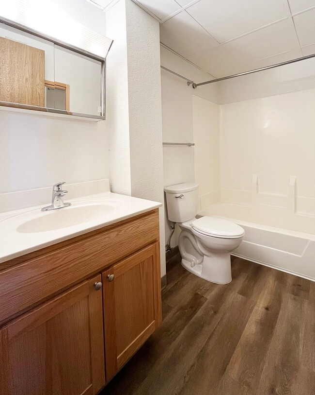 Building Photo - Cherry Ridge Apartments