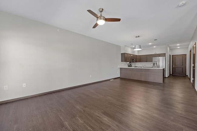 Foto del edificio - End Unit Townhome Just Blocks Away From Do...