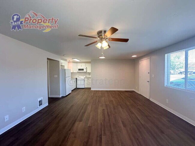 Foto del edificio - 1213 W Beacon St