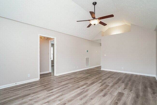 Building Photo - Charming Murfreesboro Home with Sunroom