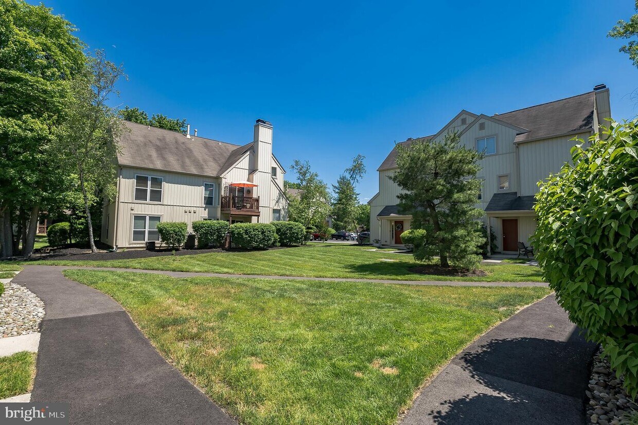 373 Woodlake Dr, Evesham, NJ 08053 Townhome Rentals in Evesham NJ