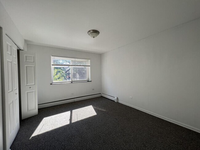 Building Photo - 1 bedroom in Chicago IL 60613