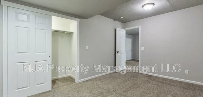 Foto del edificio - 5674 Magic Isle Ln