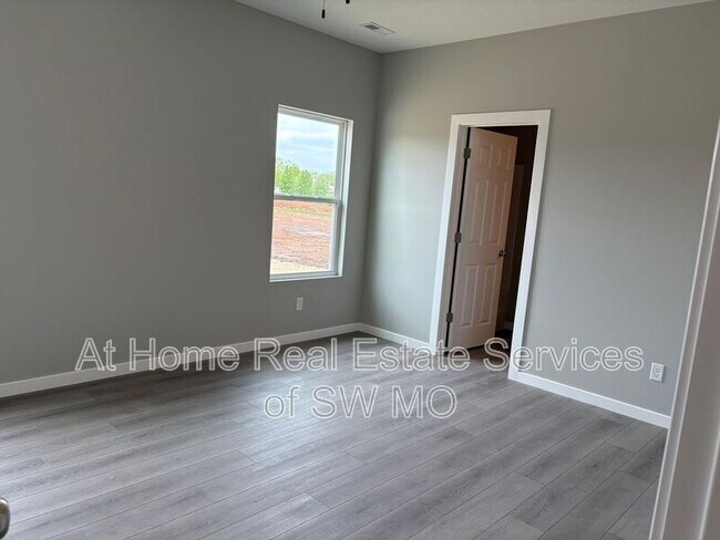 Building Photo - 1331 S Shayla Ave