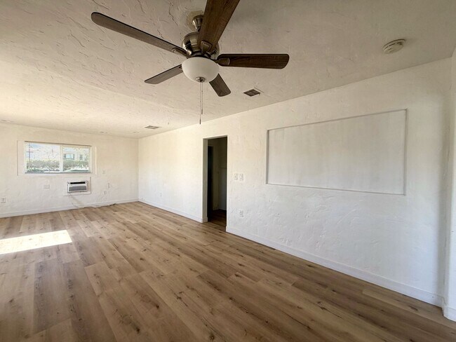 Foto del edificio - AVAILABLE NOW!! 2 Bedroom 1 Bathroom Apartment in Palm Desert!