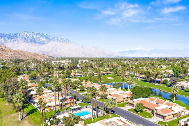 Foto del edificio - 7452 Regency Dr