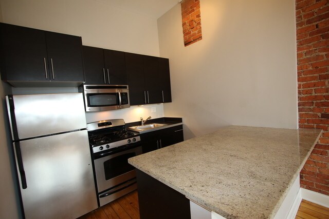 Building Photo - 2208 N Clark St