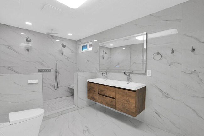 Foto del edificio - 2420 W Mandalay Ln