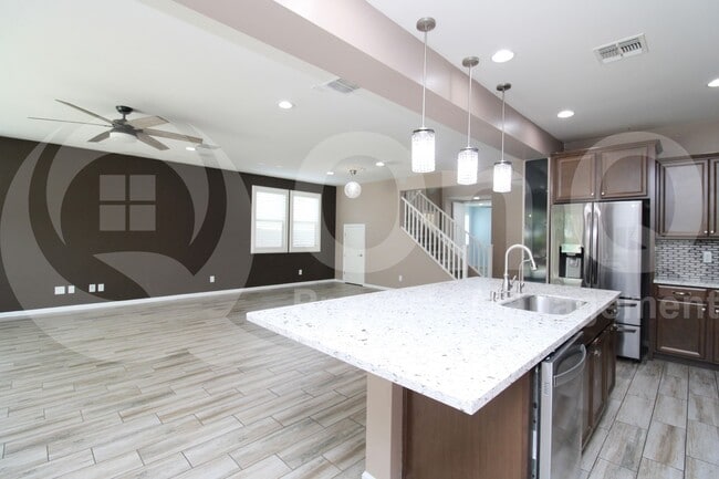 Building Photo - 3080 S Jasmine Dr