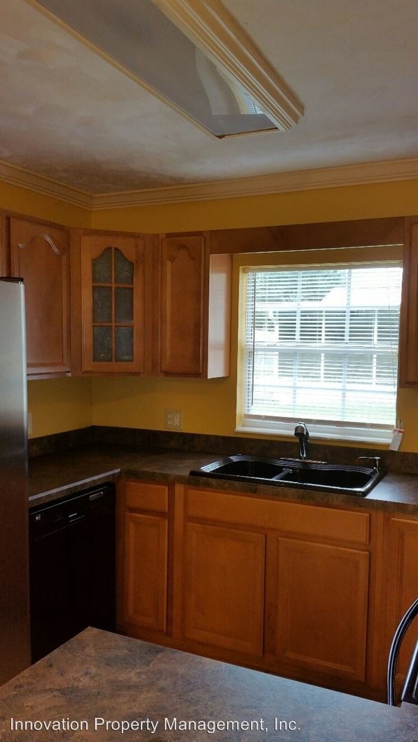 Foto del edificio - 3 br, 2 bath House - 131 E. Floyd Ave