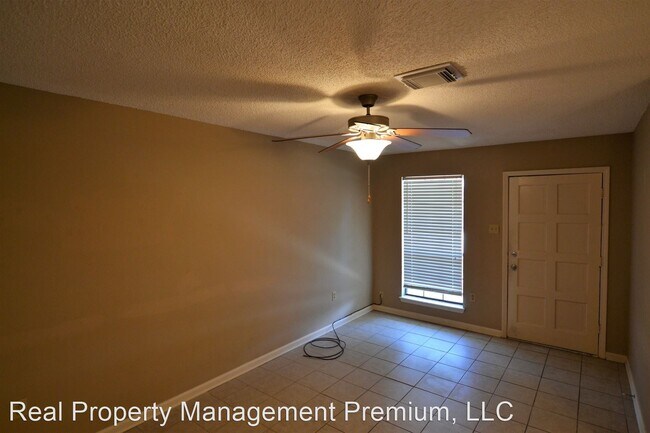 Building Photo - 3 br, 2 bath House - 1105 Willow Creek Dr