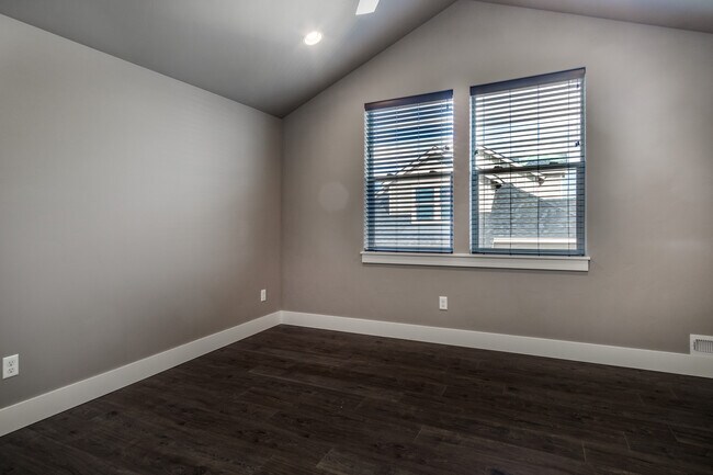 Foto del edificio - 20500 Empire Ave