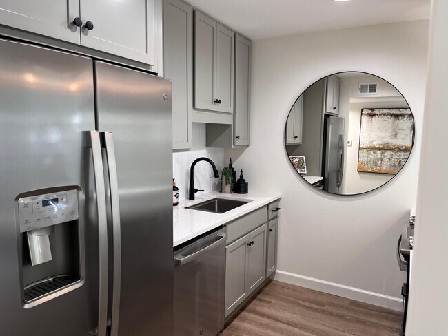 Kitchen - 3350 Altamont Rd S