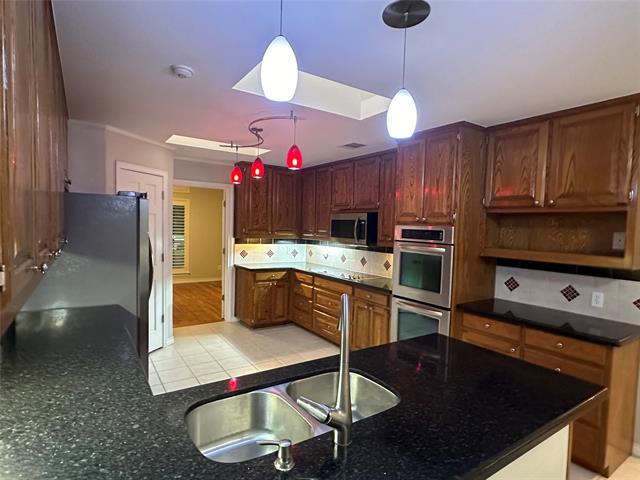 Foto del edificio - 1000 Raven Bend Ct