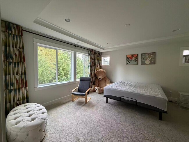 Foto del edificio - Spacious 5B Home in Desirable Sammamish neighborhood