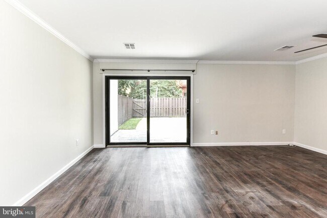 Building Photo - 1179 Dublin Pl