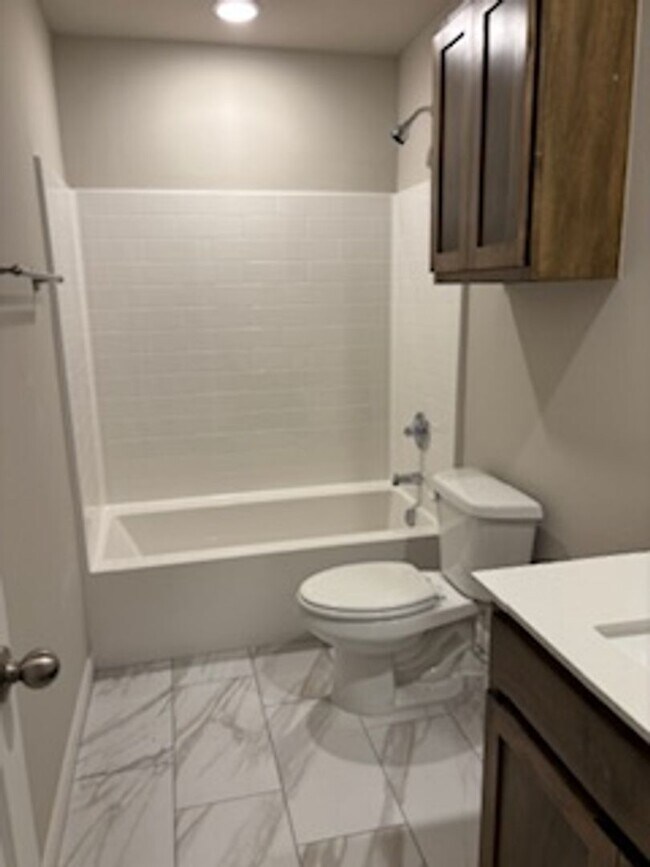 Foto del edificio - 9112 Blackfork Ln