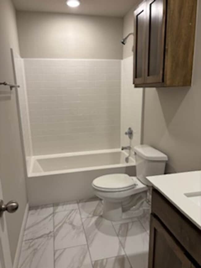 Foto del edificio - First Month Free!  BRAND NEW HOME