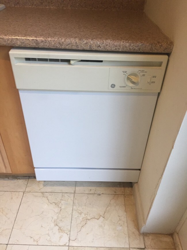 Dishwasher r1 - 4300 Stablemere Ct