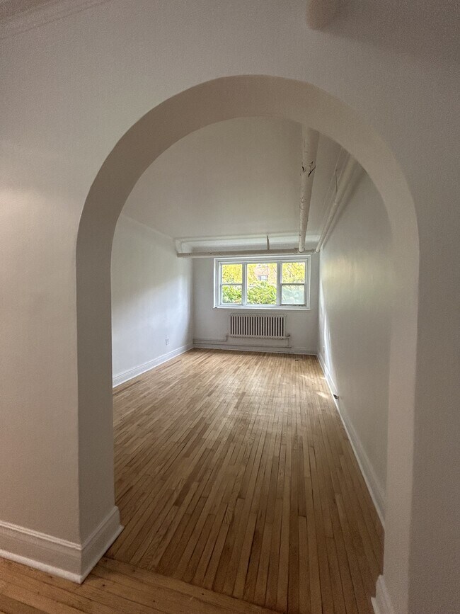 Photo du bâtiment - 5801 Chem. de la Côte St Luc