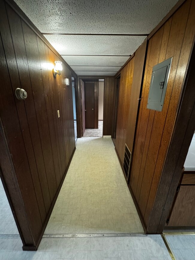 Building Photo - SR 15