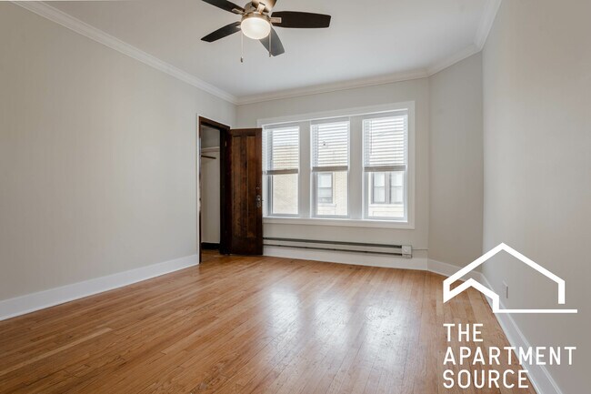 Foto del edificio - 3815 N Greenview Ave
