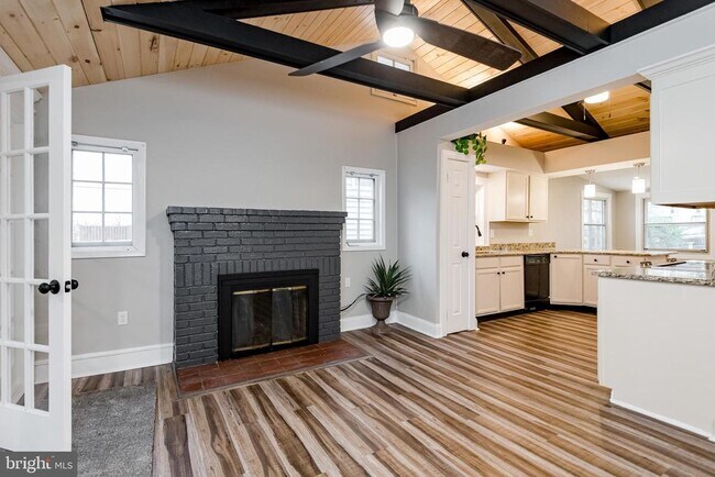 Building Photo - 21 Elm Rd