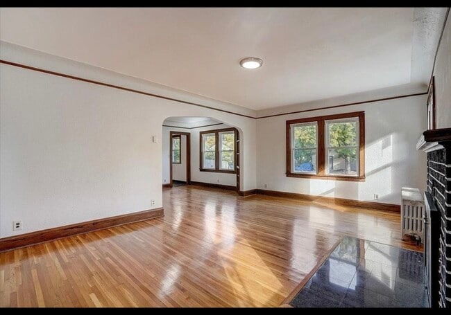 Foto del edificio - 4253 James Ave N