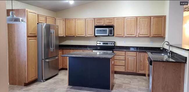 Cocina - 4181 E Sundance Ave