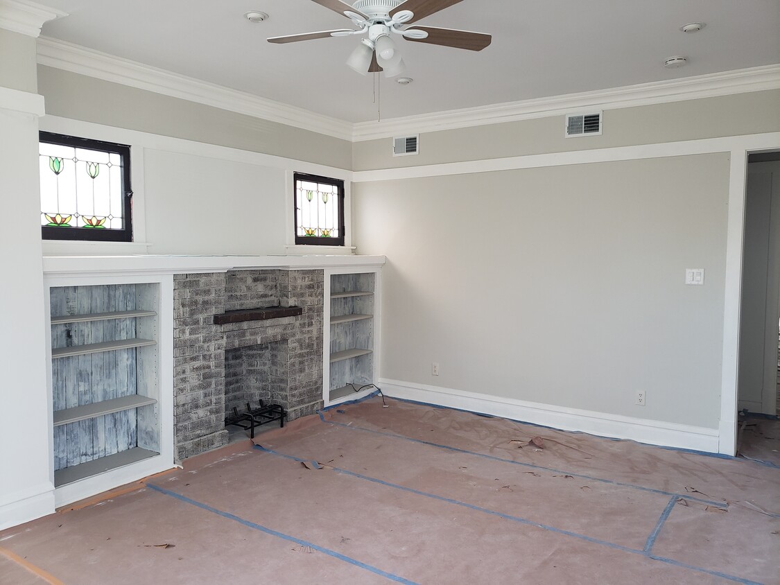 Living room with fireplace and bookshelf - 3811 N Central Park Ave